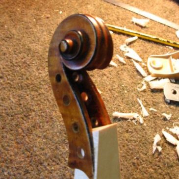 enture d'une tête de violon restaurée à l'atelier